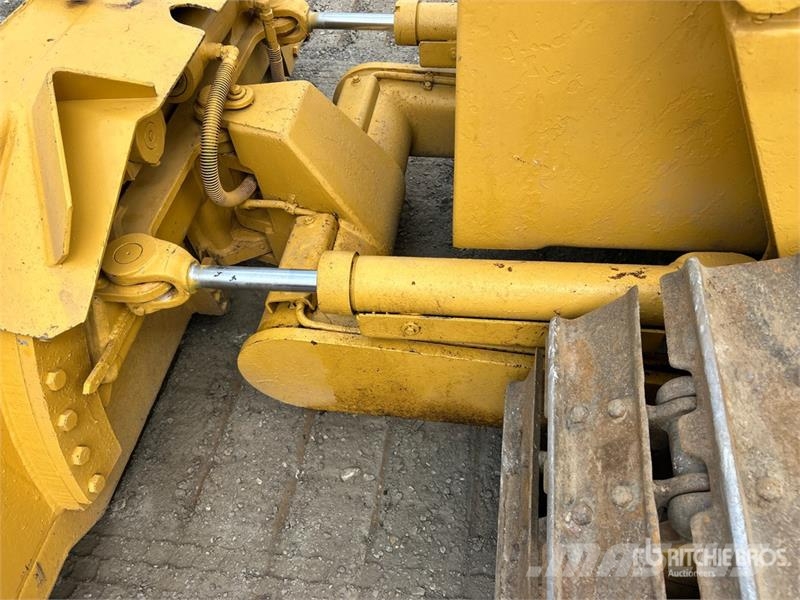 Komatsu D32E-1 Vikšriniai buldozeriai