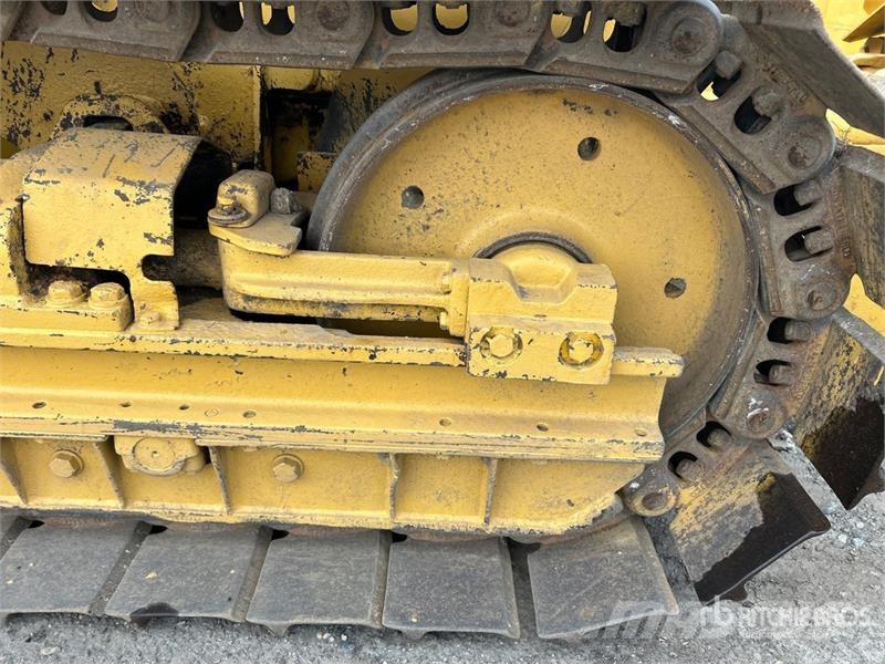 Komatsu D32E-1 Vikšriniai buldozeriai