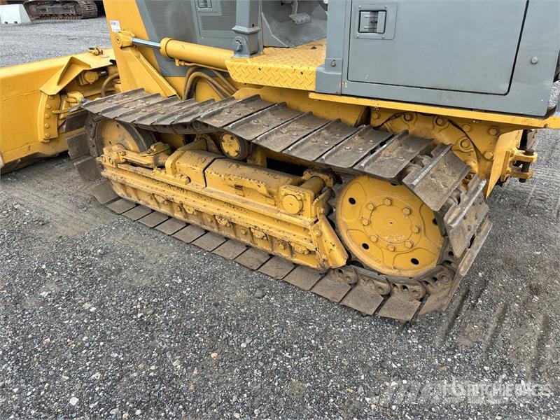Komatsu D32E-1 Vikšriniai buldozeriai
