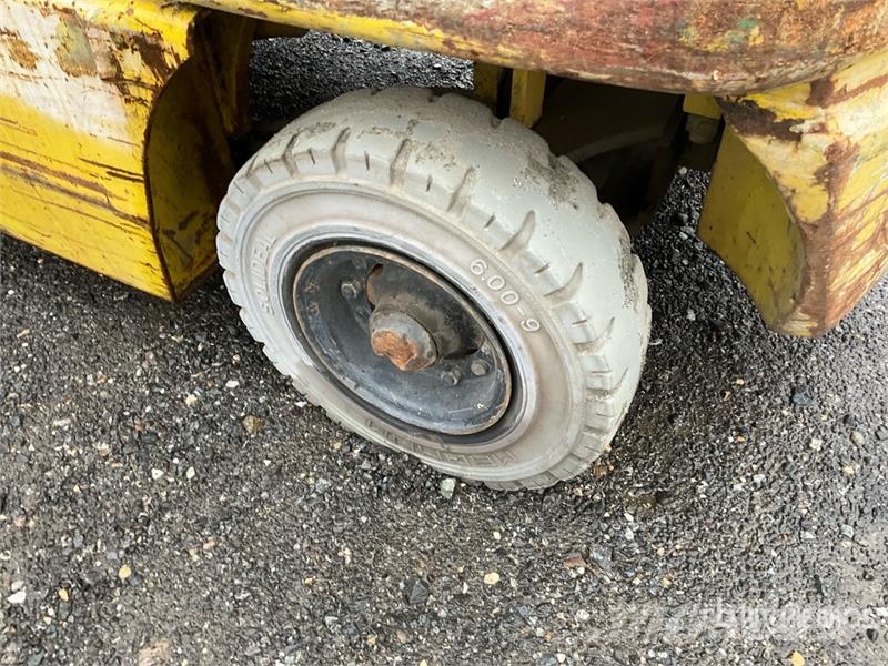 Komatsu FG25T-12 Autokrāvēji - citi