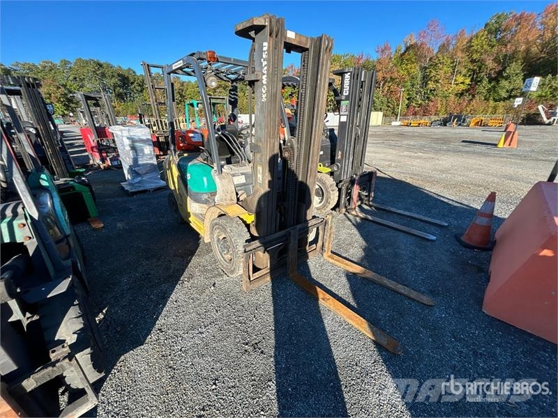 Komatsu FG25T-16 4650 lb Pneumatic Tire Forklift 그 외 지게차