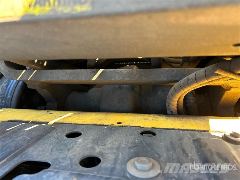 Komatsu FG25T-16 4650 lb Pneumatic Tire Forklift 그 외 지게차