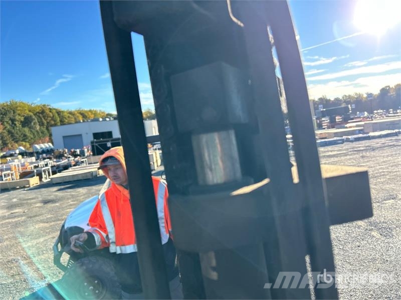 Komatsu FG25T-16 4650 lb Pneumatic Tire Forklift 그 외 지게차