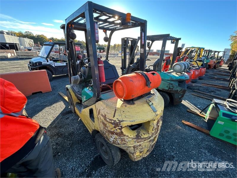 Komatsu FG25T-16 4650 lb Pneumatic Tire Forklift 그 외 지게차