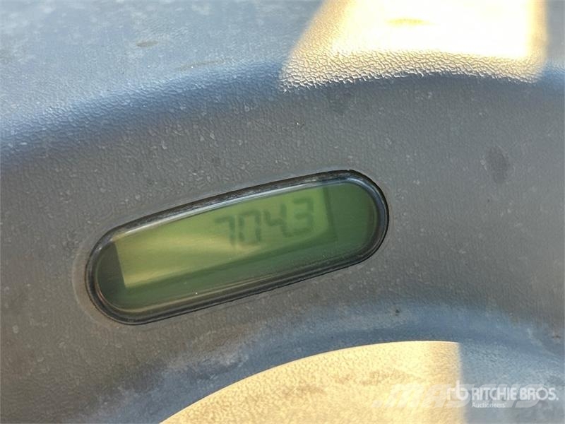 Komatsu FG25T-16 4650 lb Pneumatic Tire Forklift 그 외 지게차
