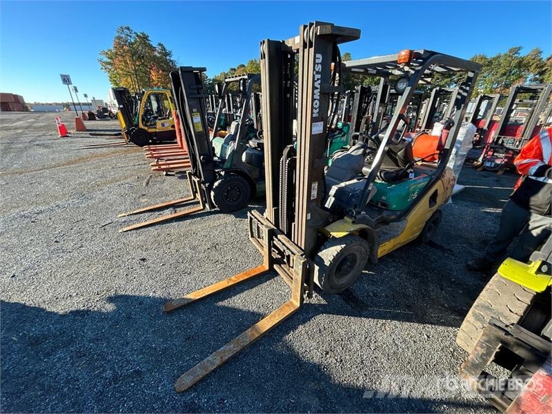 Komatsu FG25T-16 4650 lb Pneumatic Tire Forklift 그 외 지게차