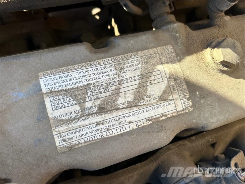 Komatsu FG25T-16 4650 lb Pneumatic Tire Forklift 그 외 지게차