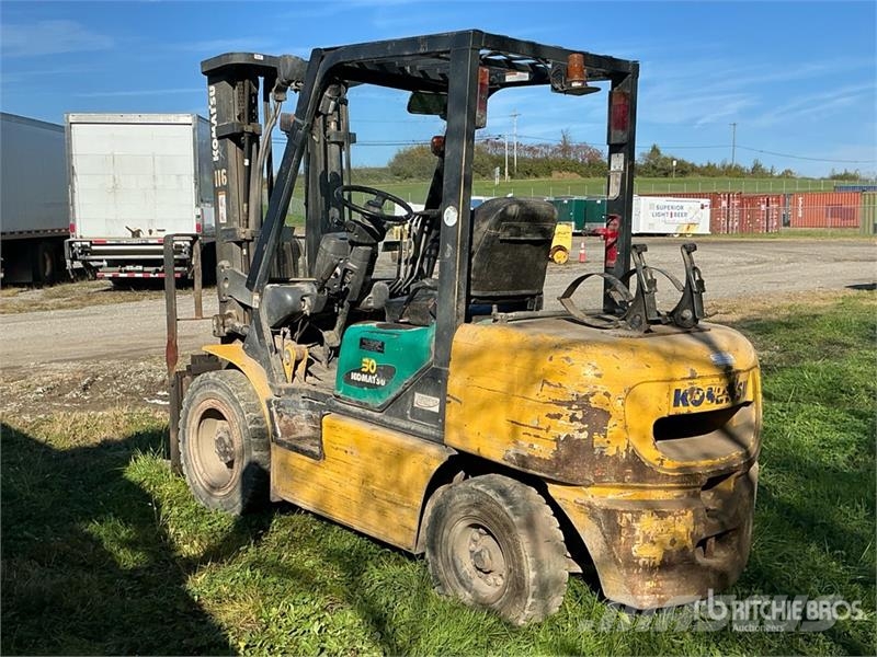 Komatsu FG30 Pneumatic Tire Forklift (Inoperable) Wózki widłowe inne