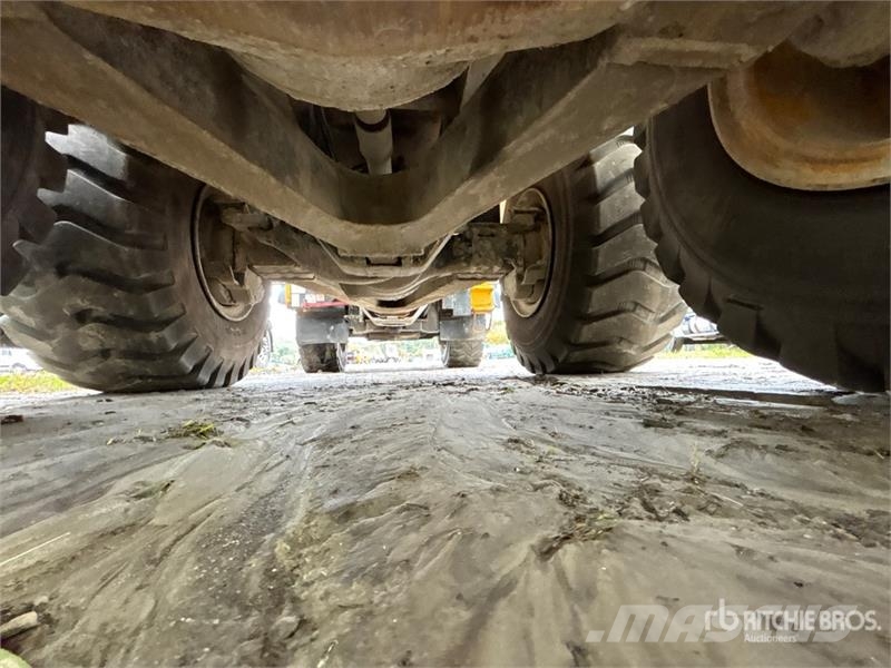 Komatsu HM300-3 Artikulētie pašizgāzēji