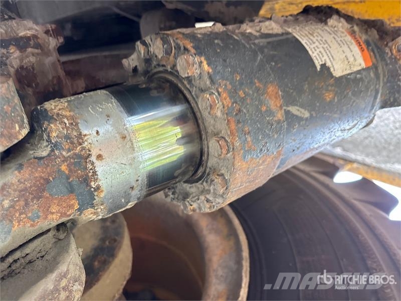 Komatsu HM300-3 Artikulētie pašizgāzēji