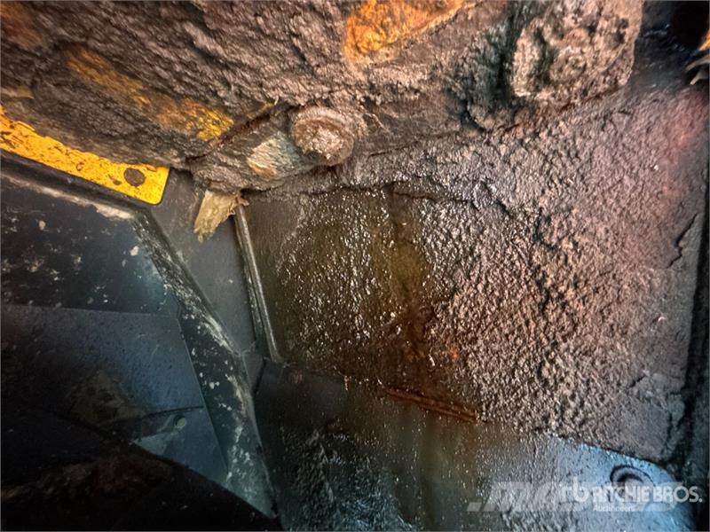 Komatsu HM300-3 Artikulētie pašizgāzēji