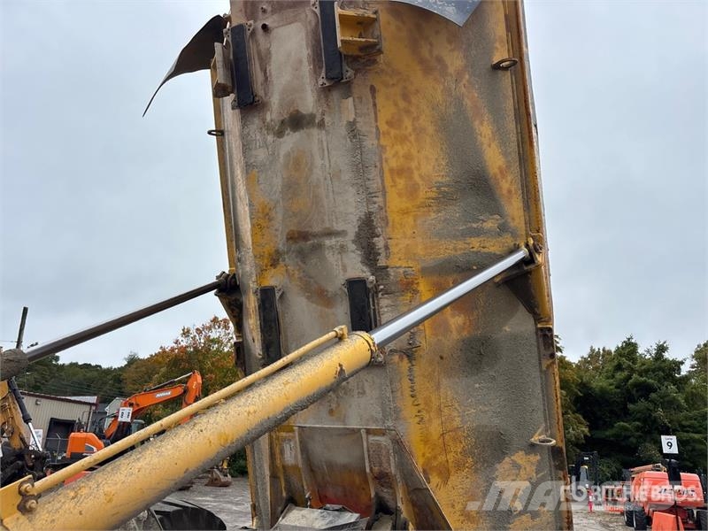 Komatsu HM300-3 Artikulētie pašizgāzēji