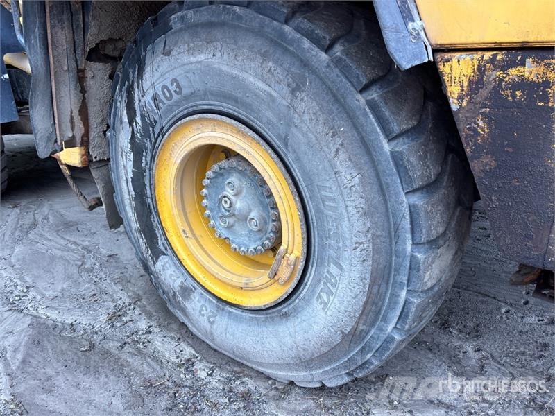 Komatsu HM300-3 Artikulētie pašizgāzēji