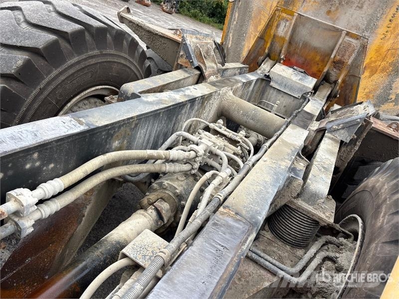 Komatsu HM300-3 Artikulētie pašizgāzēji