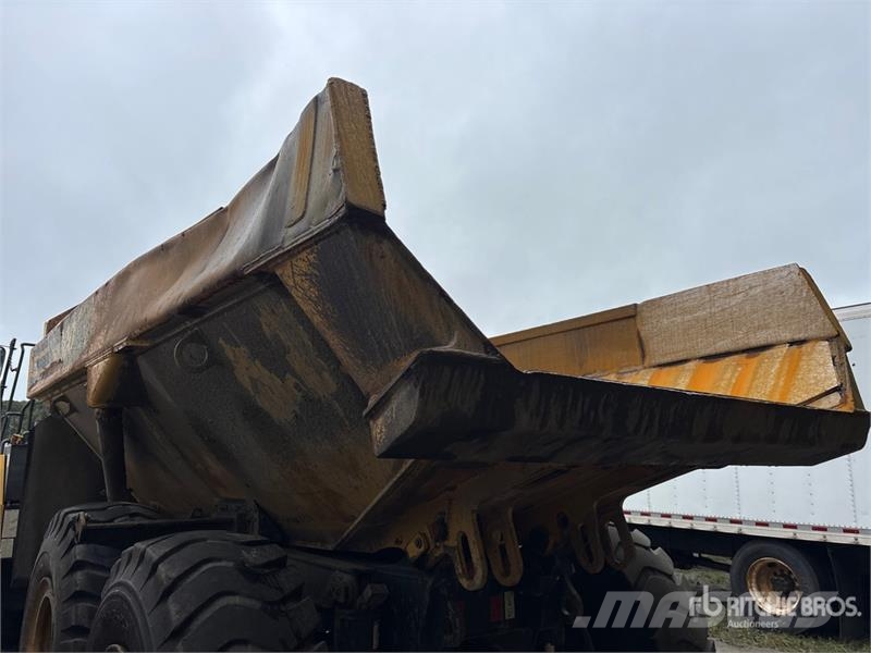 Komatsu HM300-3 Artikulētie pašizgāzēji