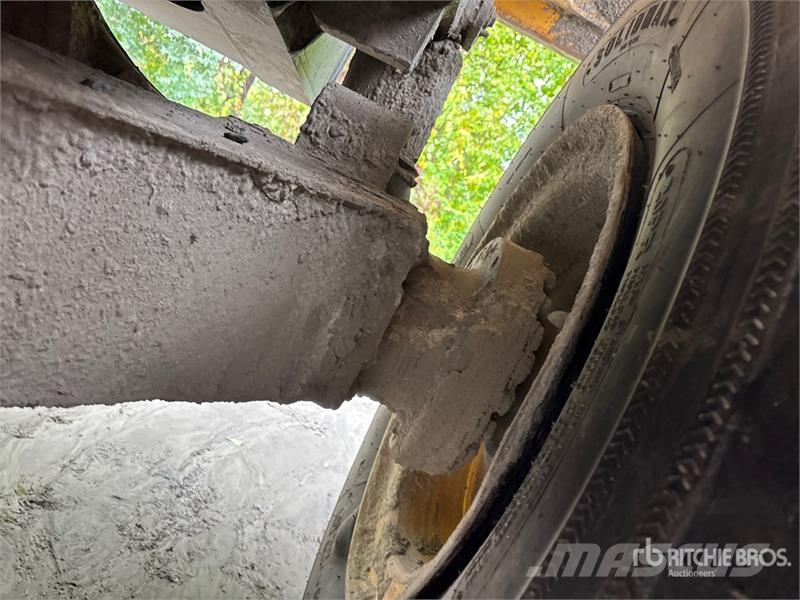 Komatsu HM300-3 Artikulētie pašizgāzēji