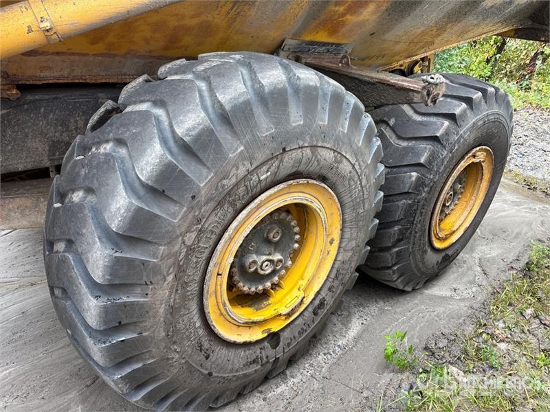 Komatsu HM300-3 Artikulētie pašizgāzēji