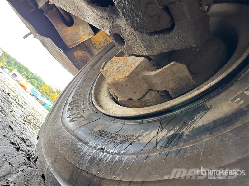 Komatsu HM300-3 Artikulētie pašizgāzēji
