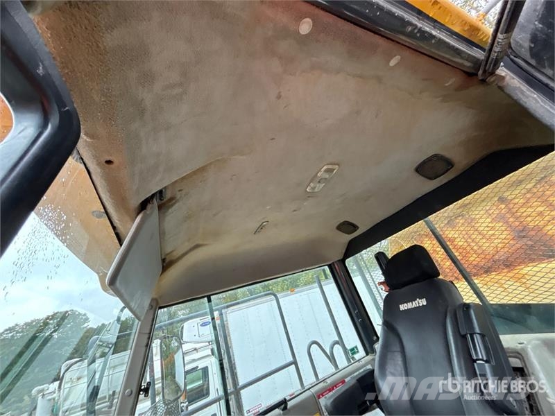 Komatsu HM300-3 Artikulētie pašizgāzēji