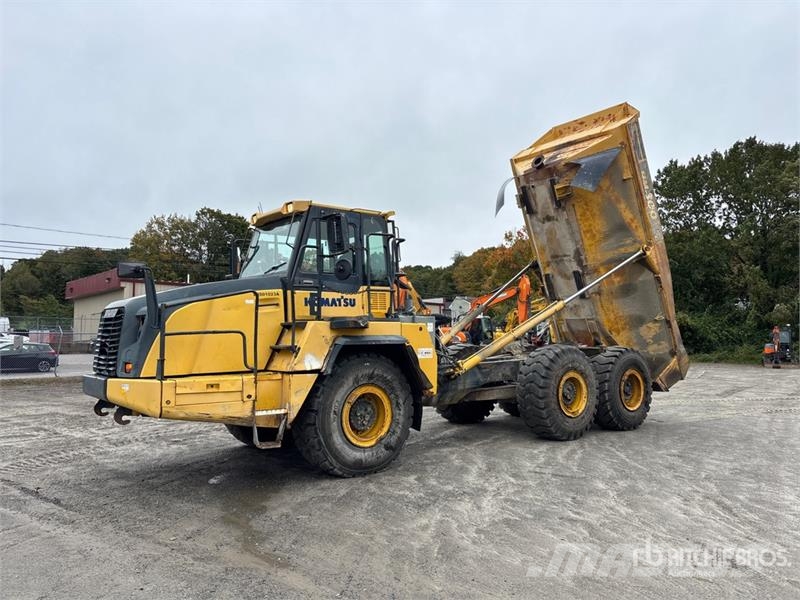 Komatsu HM300-3 Artikulētie pašizgāzēji