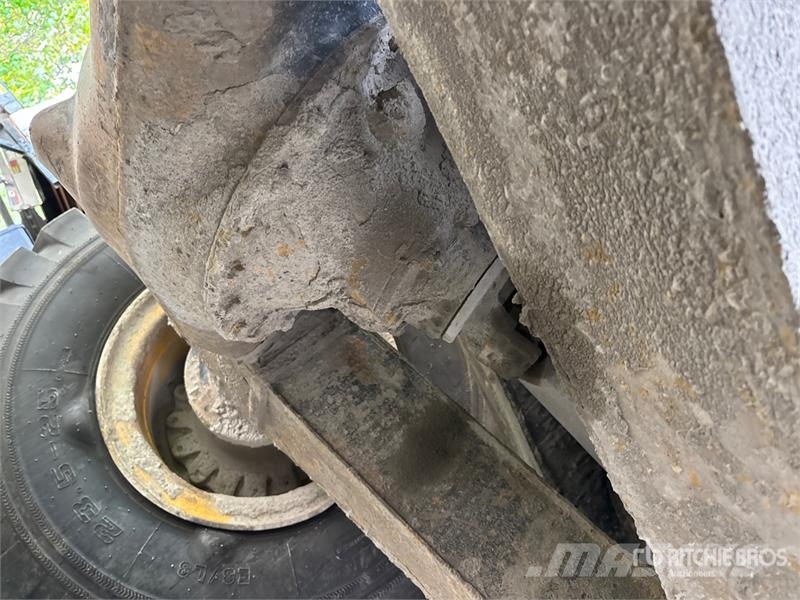 Komatsu HM300-3 Artikulētie pašizgāzēji
