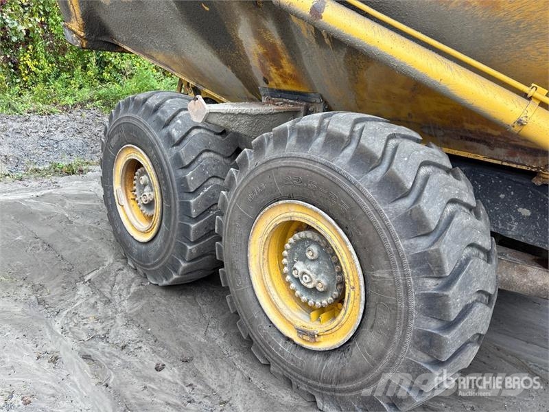 Komatsu HM300-3 Artikulētie pašizgāzēji