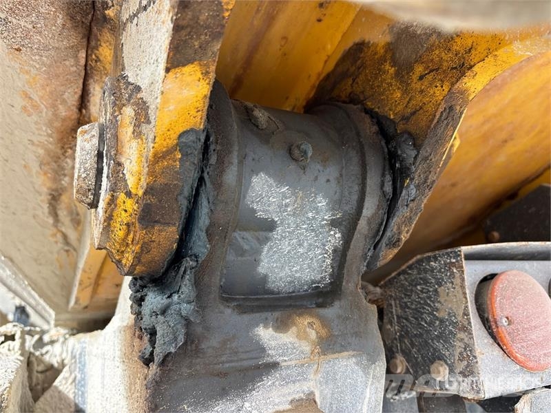 Komatsu HM400-5 Dumper - Knickgelenk