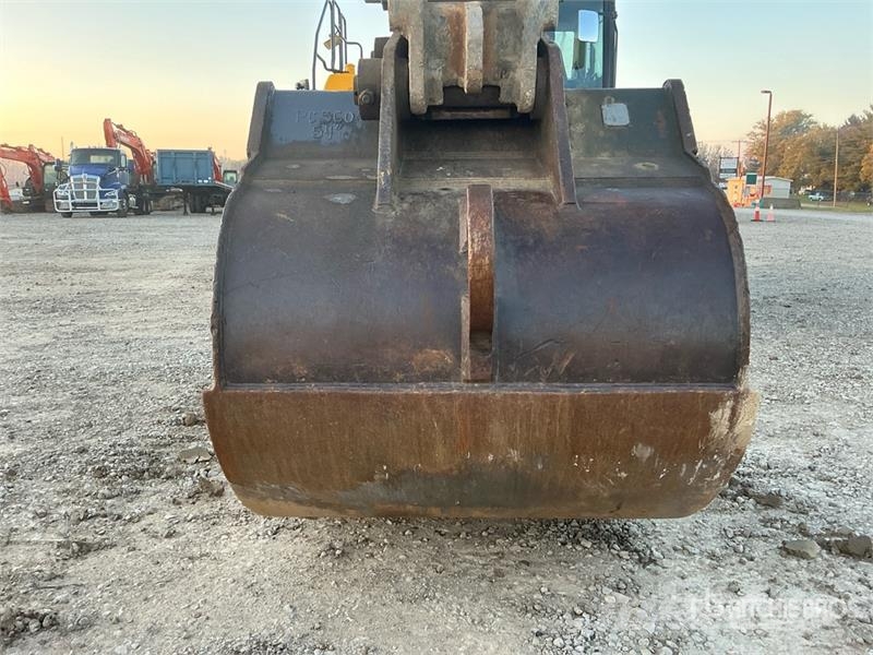 Komatsu PC360LC-10 Tracked Excavator Roomikekskavaatorid
