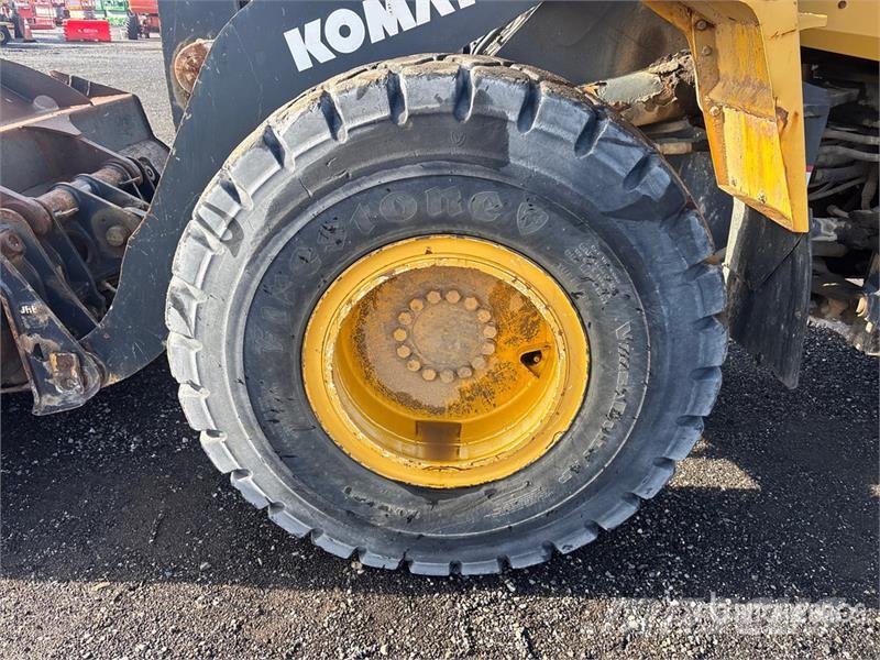 Komatsu WA320-6 Utovarivači na točkove