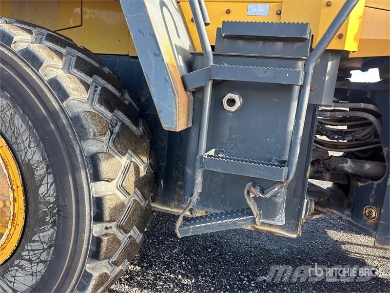 Komatsu WA320-6 Utovarivači na točkove