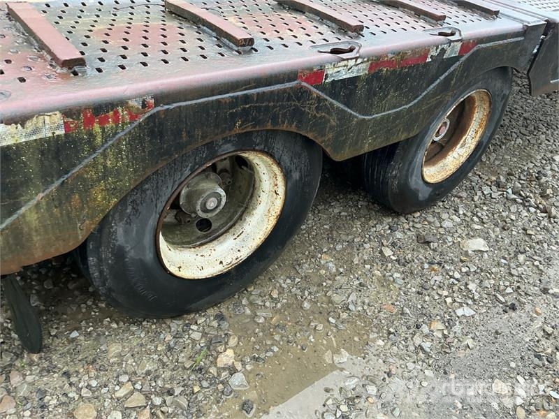 Landoll 900 42 ft T/A Sliding Axle Trailer Низькорамні причепи