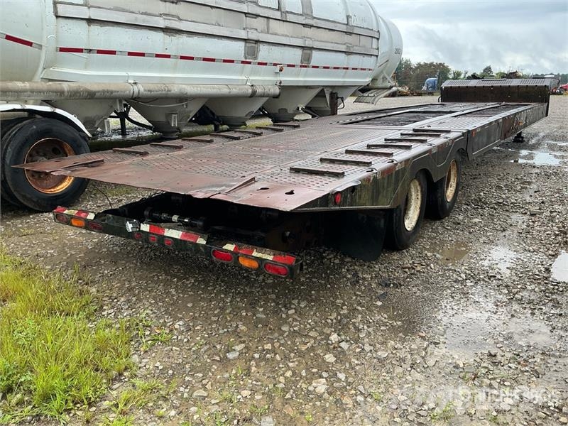 Landoll 900 42 ft T/A Sliding Axle Trailer Низькорамні причепи