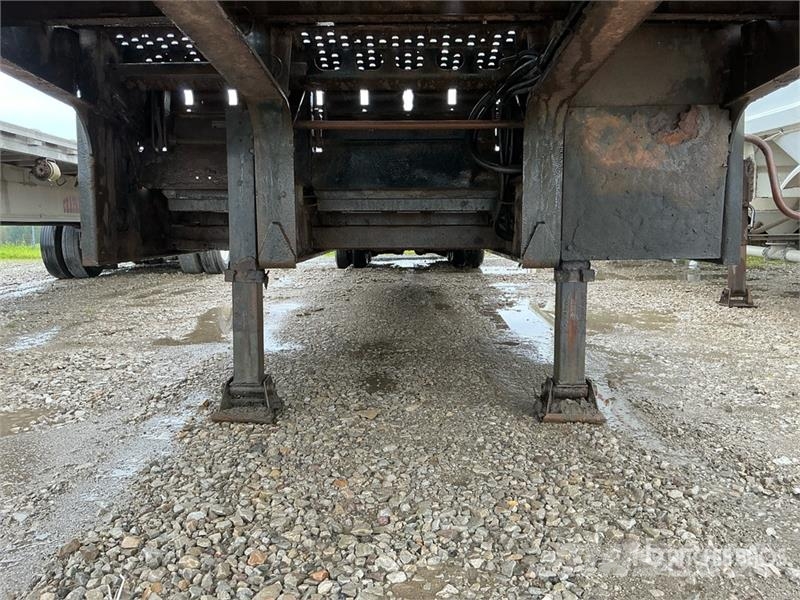 Landoll 900 42 ft T/A Sliding Axle Trailer Низькорамні причепи