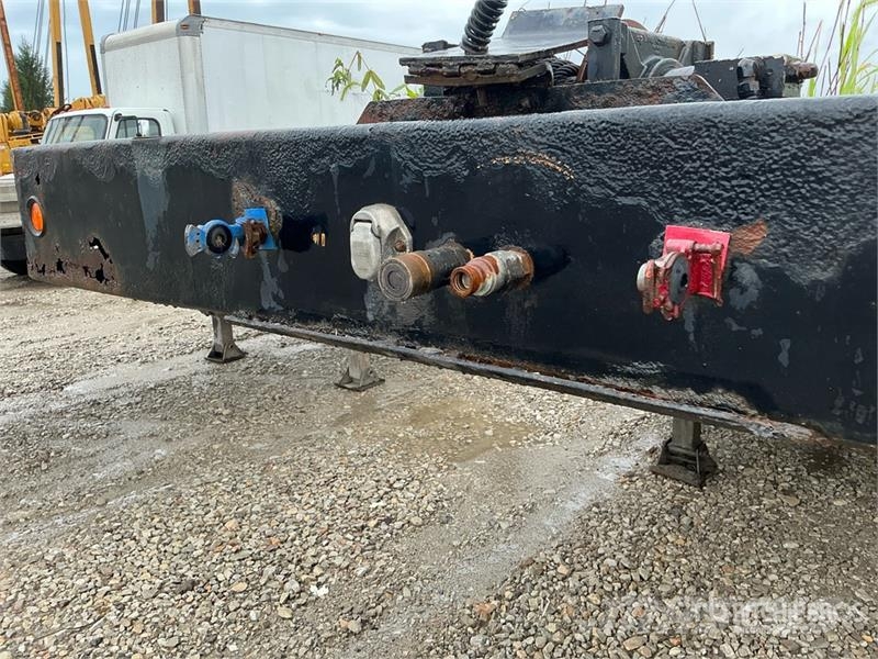 Landoll 900 42 ft T/A Sliding Axle Trailer Низькорамні причепи