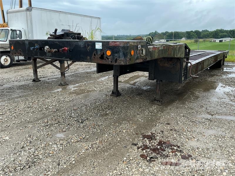 Landoll 900 42 ft T/A Sliding Axle Trailer Низькорамні причепи