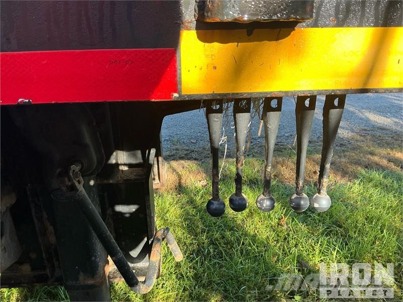 Ledwell 48 ft T/A Hydraulic Tail Trailer 低架裝載車