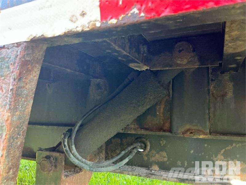Ledwell 48 ft T/A Hydraulic Tail Trailer 低架裝載車