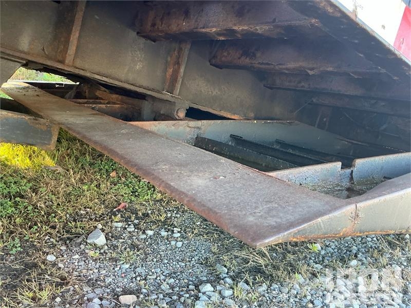 Ledwell 48 ft T/A Hydraulic Tail Trailer 低架裝載車