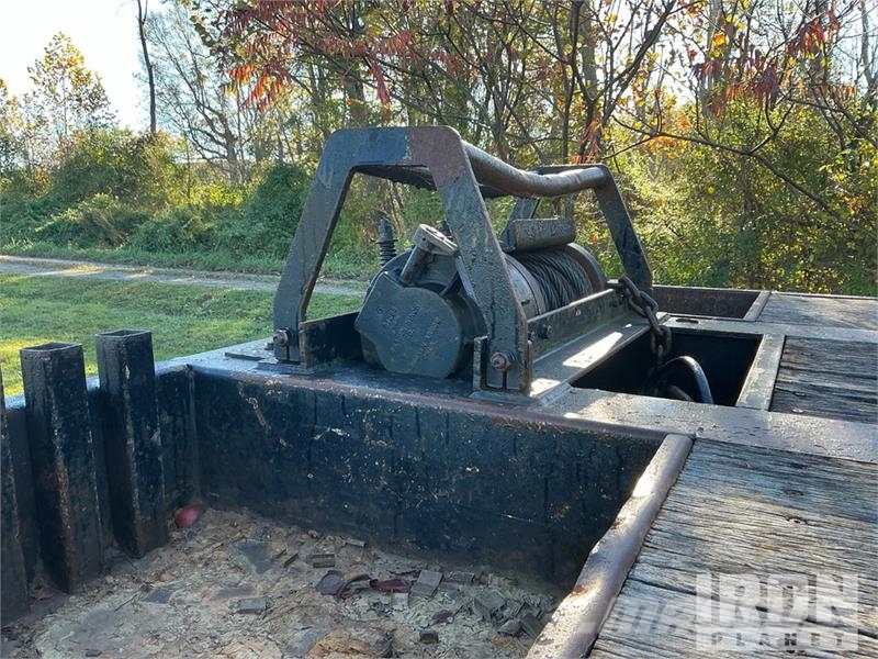 Ledwell 48 ft T/A Hydraulic Tail Trailer 低架裝載車