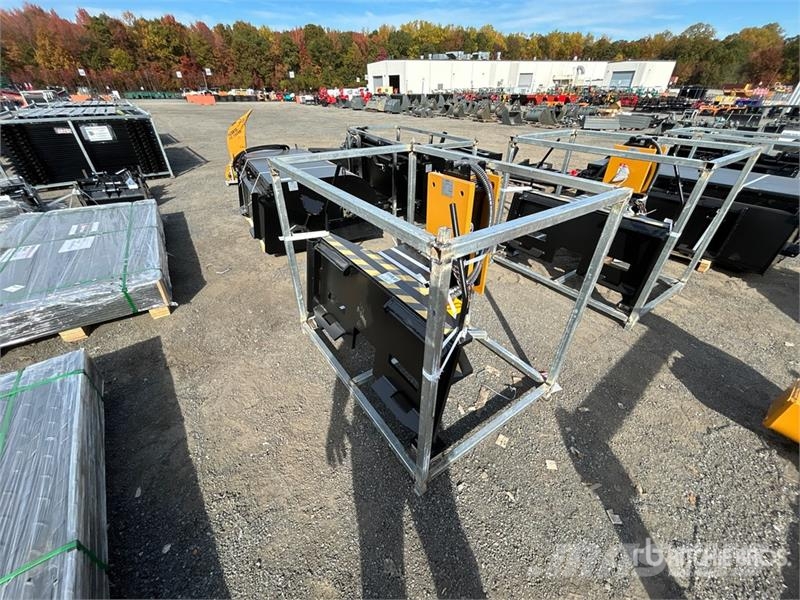  LYALS ALS680 48 in Skid Steer Post Driver (Unused) Attrezzature per recinzioni