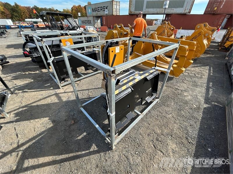  LYALS ALS680 48 in Skid Steer Post Driver (Unused) Attrezzature per recinzioni