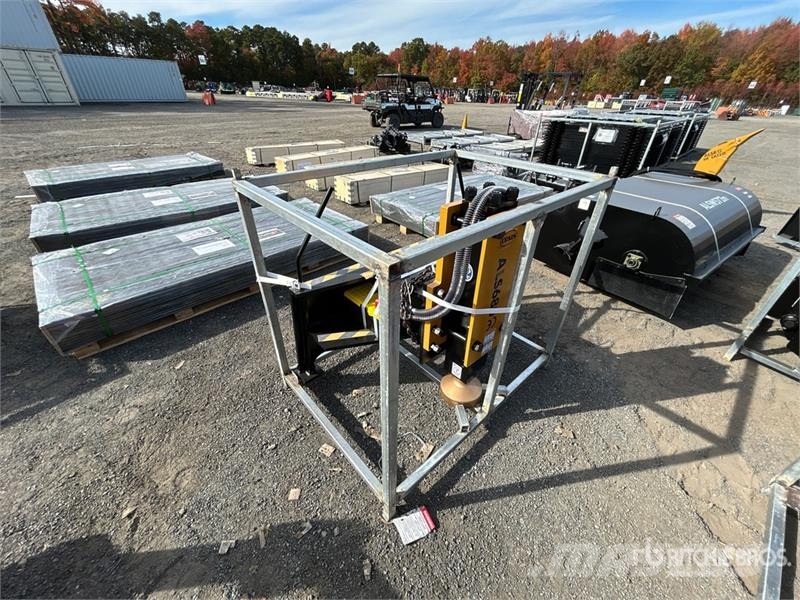 LYALS ALS680 48 in Skid Steer Post Driver (Unused) Attrezzature per recinzioni