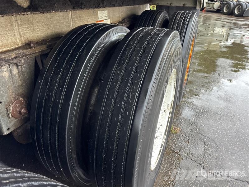 MAC 48 ft Tri/A Live Bottom Trailer Schuifvloeropleggers