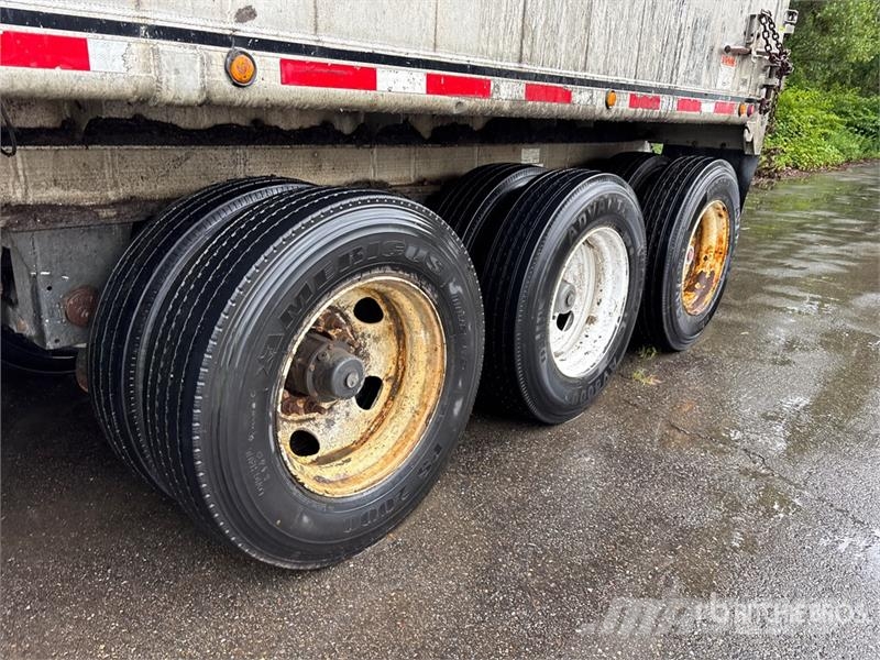 MAC 48 ft Tri/A Live Bottom Trailer Schuifvloeropleggers