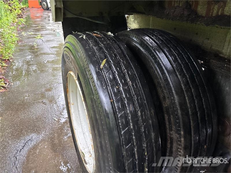 MAC 48 ft Tri/A Live Bottom Trailer Schuifvloeropleggers