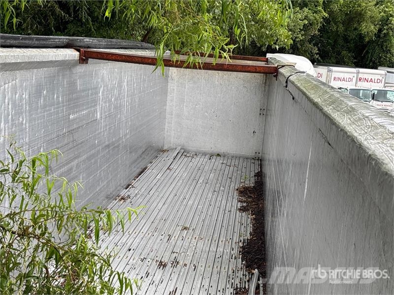 MAC 48 ft Tri/A Live Bottom Trailer Schuifvloeropleggers