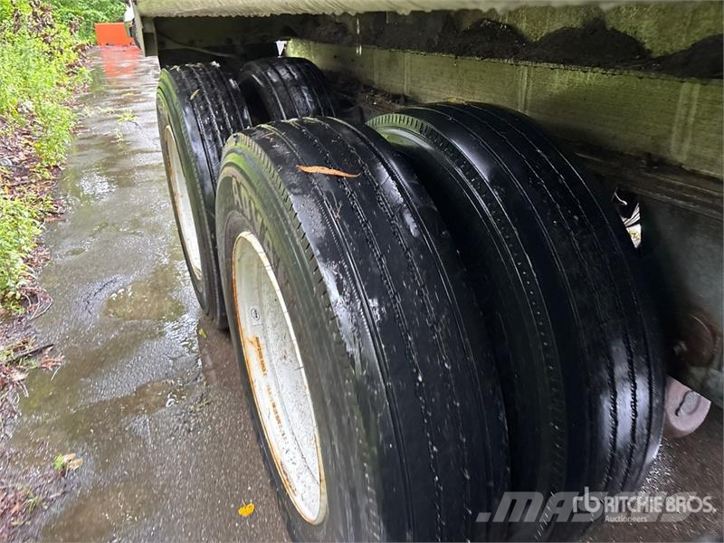 MAC 48 ft Tri/A Live Bottom Trailer Schuifvloeropleggers