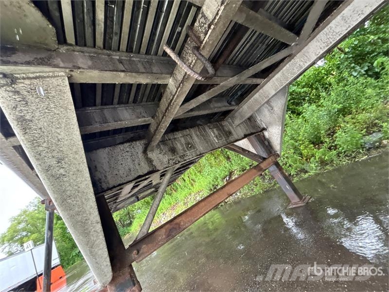 MAC 48 ft Tri/A Live Bottom Trailer Schuifvloeropleggers