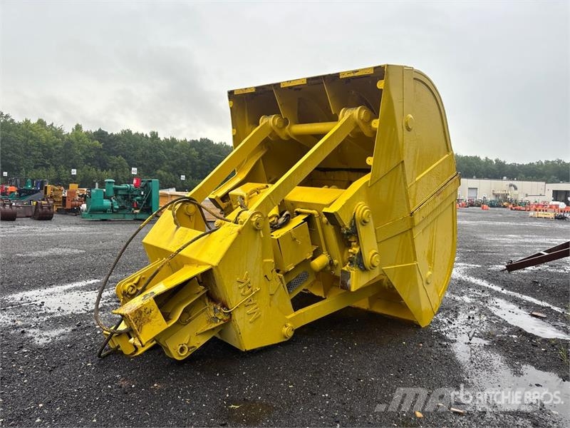 Mack 102 in Clamshell Bucket Other components