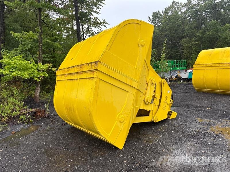 Mack 102 in Clamshell Bucket Other components